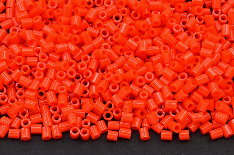 Бисер японский TOHO Bugle стеклярус 2мм #0050 оранжевый закат, непрозрачный, 5 грамм Бисер японский TOHO Bugle стеклярус 2мм #0050 оранжевый закат, непрозрачный, 5 грамм