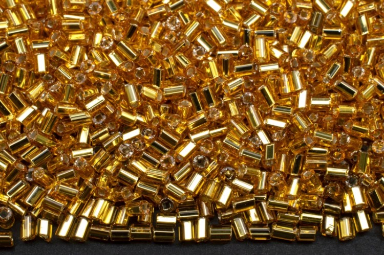 Бисер чешский PRECIOSA рубка 1&quot;(2,54мм) 17050 золотой, серебряная линия внутри, 50г Бисер чешский PRECIOSA рубка 1"(2,54мм) 17050 золотой, серебряная линия внутри, 50г