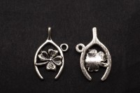 Подвеска Клевер на удачу 23х14х2мм, отверстие 1,5мм, цвет античное серебро, сплав металлов, 22-200, 2шт