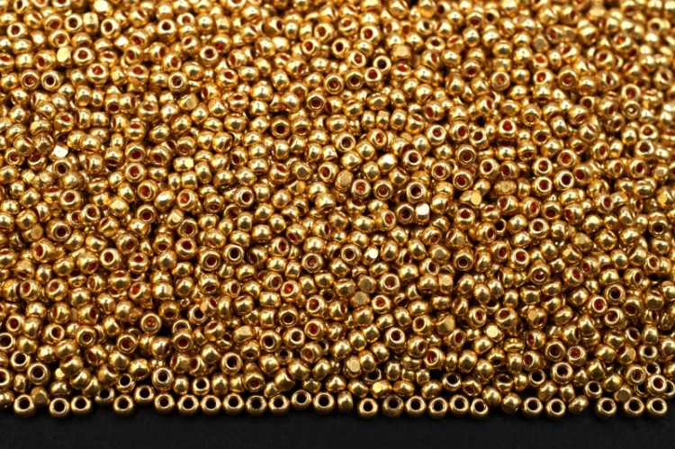 Бисер чешский PRECIOSA Граненый Шарлотта 11/0 18583 золотой металлик, около 10 грамм Бисер чешский PRECIOSA Граненый Шарлотта 11/0 18583 золотой металлик, около 10 грамм