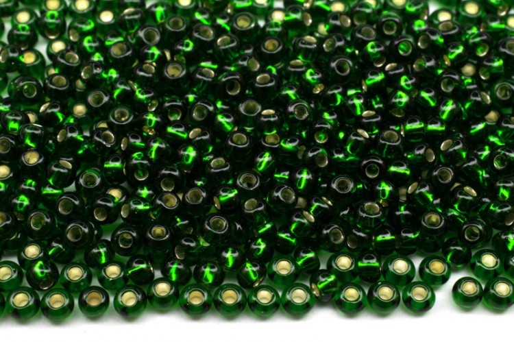 Бисер чешский PRECIOSA круглый 10/0 57060 зеленый, серебряная линия внутри, 5 грамм Бисер чешский PRECIOSA круглый 10/0 57060 зеленый, серебряная линия внутри, 5 грамм
