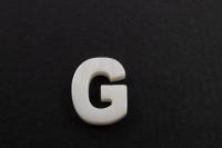 Бусина G из ракушки 10х9х3мм, отверстие 0,8мм, цвет белый, 526-075, 1шт