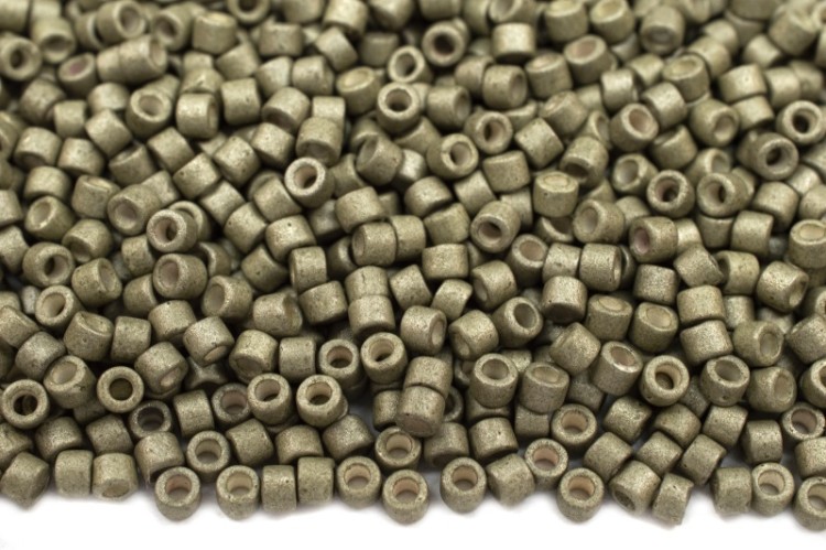 Бисер японский MIYUKI Delica цилиндр 11/0 DB-1170 алоэ, гальванизированный матовый, 5 грамм Бисер японский MIYUKI Delica цилиндр 11/0 DB-1170 алоэ, гальванизированный матовый, 5 грамм