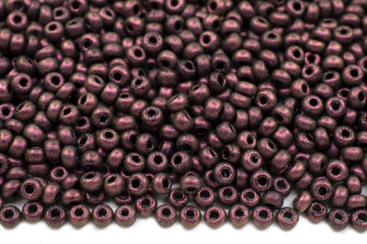 Бисер чешский PRECIOSA круглый 10/0 94106М матовый фиолетовый хамелеон металлик, 1 сорт, 50г Бисер чешский PRECIOSA круглый 10/0 94106М матовый фиолетовый хамелеон металлик, 1 сорт, 50г