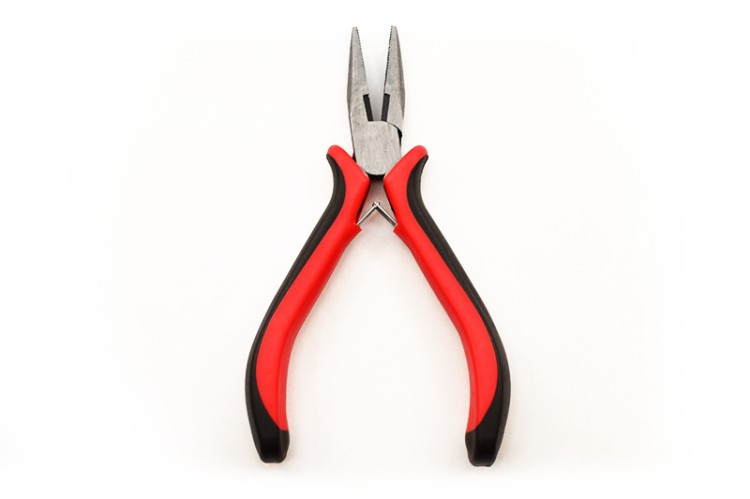 Тонкогубцы с насечками, цвет черный/красный, сталь, 126мм, 32-335, 1шт Тонкогубцы с насечками, цвет черный/красный, сталь, 126мм, 32-335, 1шт