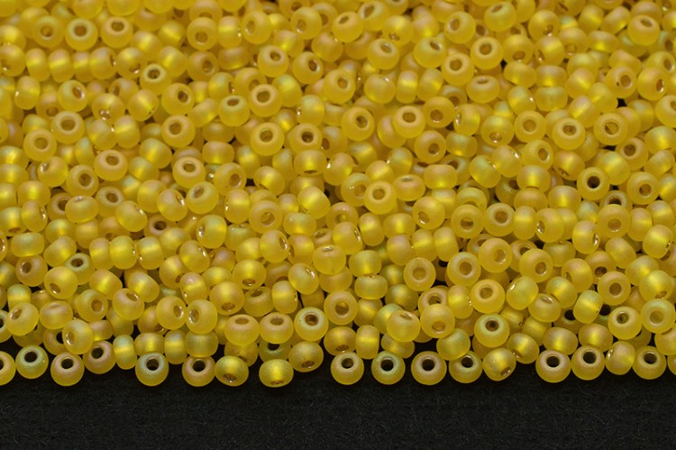 Бисер чешский PRECIOSA круглый 10/0 87019М матовый желтый радужный, серебряная линия внутри, 1 сорт, 50г Бисер чешский PRECIOSA круглый 10/0 87019М матовый желтый радужный, серебряная линия внутри, 1 сорт, 50г