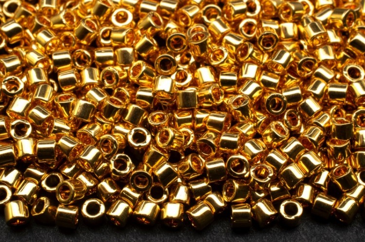 Бисер японский MIYUKI Delica цилиндр 10/0 DBM-0031 золото 24К снаружи, 5 грамм Бисер японский MIYUKI Delica цилиндр 10/0 DBM-0031 золото 24К снаружи, 5 грамм