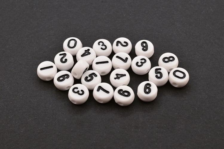 Бусины Цифры 7х4мм, отверстие 1,2мм, цвет белый/черный, 540-093, 10г (около 63шт) Бусины Цифры 7х4мм, отверстие 1,2мм, цвет белый/черный, 540-093, 10г (около 63шт)