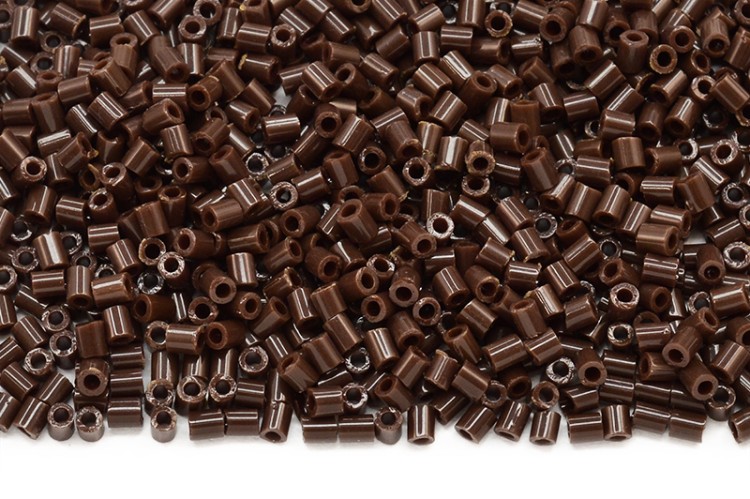 Бисер японский TOHO Bugle стеклярус 2мм #0046 коричневый, непрозрачный, 5 грамм Бисер японский TOHO Bugle стеклярус 2мм #0046 коричневый, непрозрачный, 5 грамм