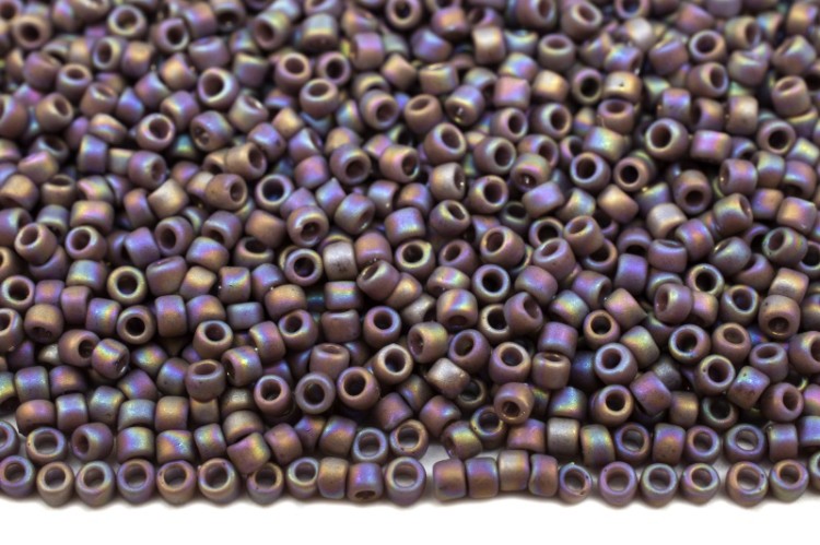 Бисер японский TOHO круглый 15/0 #2638F лаванда, матовый радужный Semi Glazed, 10 грамм Бисер японский TOHO круглый 15/0 #2638F лаванда, матовый радужный Semi Glazed, 10 грамм