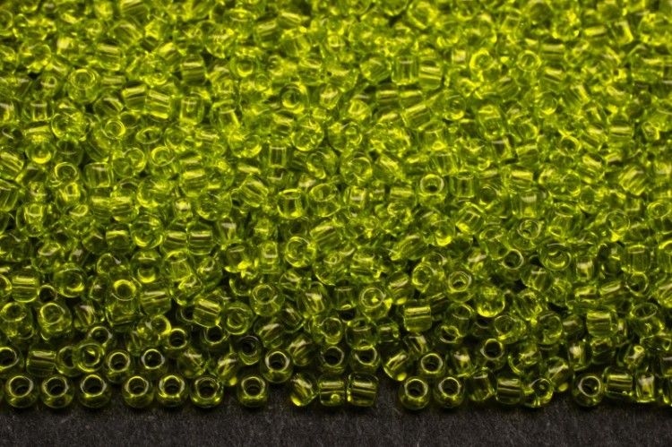 Бисер японский TOHO круглый 11/0 #0004 зеленый лайм, прозрачный, 10 грамм Бисер японский TOHO круглый 11/0 #0004 зеленый лайм, прозрачный, 10 грамм