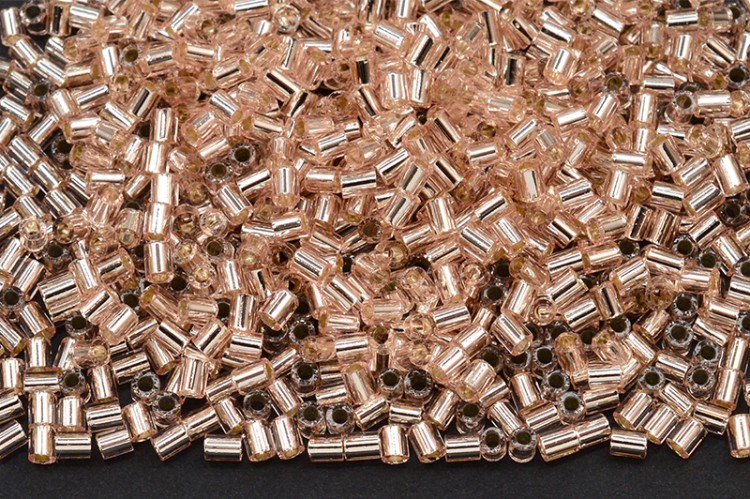 Бисер японский TOHO Bugle стеклярус 2мм #0031 розалин, серебряная линия внутри, 5 грамм Бисер японский TOHO Bugle стеклярус 2мм #0031 розалин, серебряная линия внутри, 5 грамм