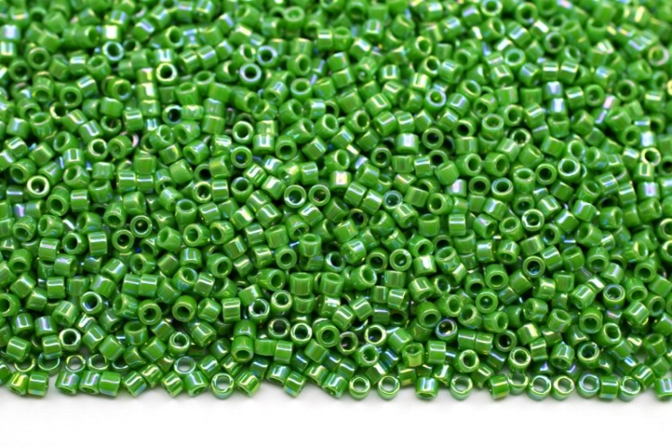 Бисер японский MIYUKI Delica цилиндр 11/0 DB-0163 зеленый, непрозрачный радужный, 5 грамм Бисер японский MIYUKI Delica цилиндр 11/0 DB-0163 зеленый, непрозрачный радужный, 5 грамм
