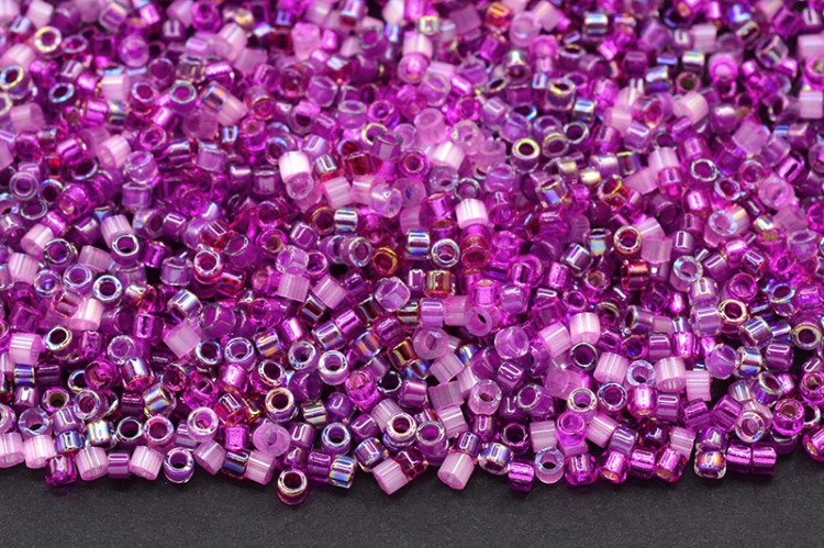 Бисер японский MIYUKI Delica цилиндр 11/0 DB-MIX9078 фуксия, 5 грамм Бисер японский MIYUKI Delica цилиндр 11/0 DB-MIX9078 фуксия, 5 грамм