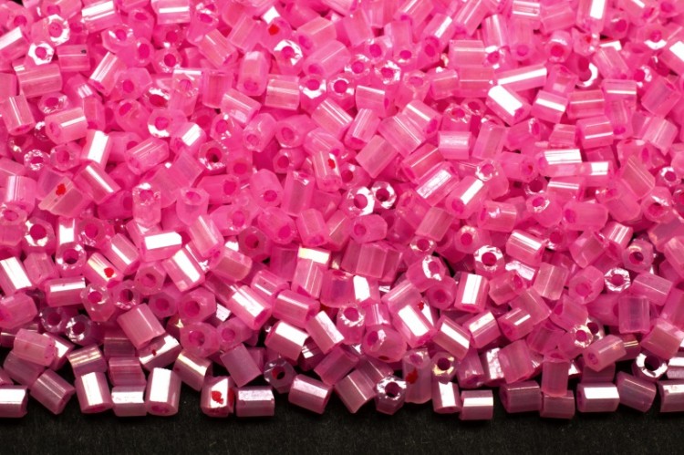 Бисер китайский рубка размер 11/0, цвет 0155 розовый непрозрачный радужный, 450г Бисер китайский рубка размер 11/0, цвет 0155 розовый непрозрачный радужный, 450г