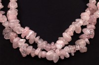 Каменная крошка Розовый кварц около 3-8х4-13х2-6мм, отверстие 0,8мм, цвет розовый, 522-046, 1 нить (около 39см, около 100шт)