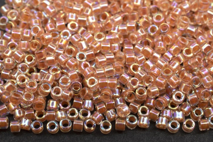 Бисер японский MIYUKI Delica цилиндр 11/0 DB-0054 радужный персик, окрашенный изнутри, 5 грамм Бисер японский MIYUKI Delica цилиндр 11/0 DB-0054 радужный персик, окрашенный изнутри, 5 грамм