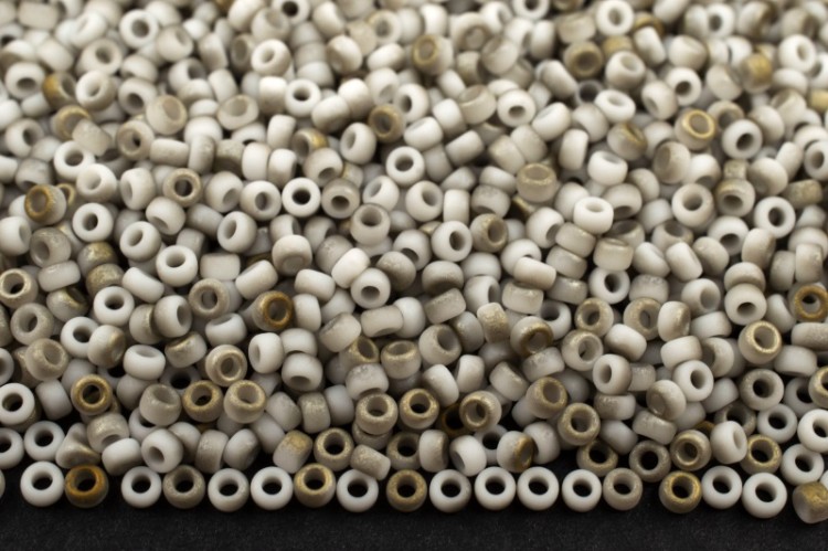 Бисер японский MIYUKI круглый 15/0 #55064 White Valentinite, матовый непрозрачный, 10 грамм Бисер японский MIYUKI круглый 15/0 #55064 White Valentinite, матовый непрозрачный, 10 грамм