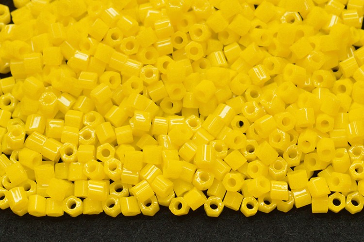 Бисер японский TOHO Hexagon шестиугольный 11/0 #0042 одуванчик, непрозрачный, 5 грамм Бисер японский TOHO Hexagon шестиугольный 11/0 #0042 одуванчик, непрозрачный, 5 грамм