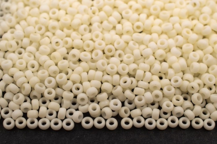 Бисер японский MIYUKI круглый 15/0 #2021 кремовый, матовый непрозрачный, 10 грамм Бисер японский MIYUKI круглый 15/0 #2021 кремовый, матовый непрозрачный, 10 грамм