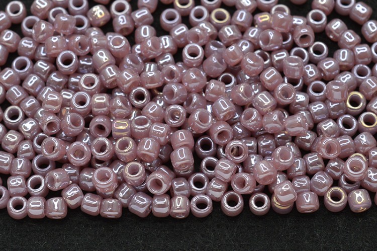 Бисер японский TOHO круглый 8/0 #0151 виноградный туман, цейлон, 10 грамм Бисер японский TOHO круглый 8/0 #0151 виноградный туман, цейлон, 10 грамм