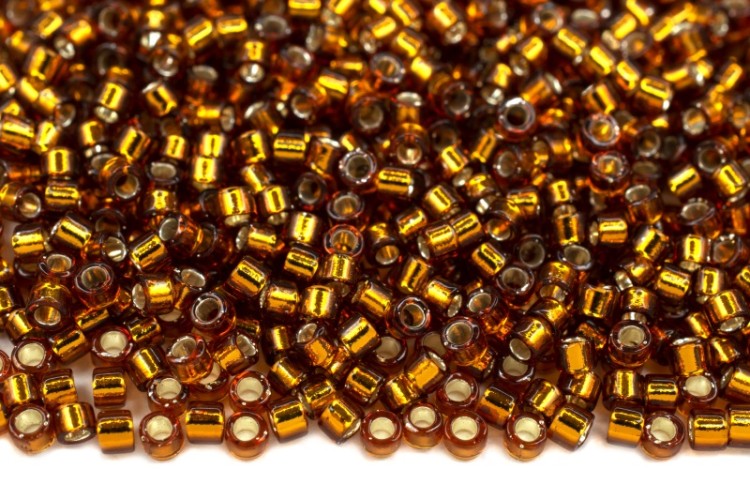 Бисер японский MIYUKI Delica цилиндр 11/0 DB-0144 янтарь, внутреннее серебрение, 5 грамм Бисер японский MIYUKI Delica цилиндр 11/0 DB-0144 янтарь, внутреннее серебрение, 5 грамм