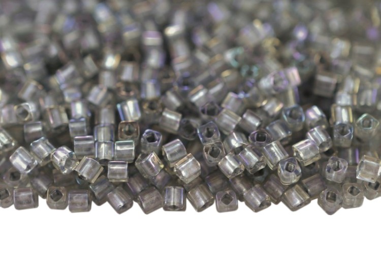 Бисер японский TOHO Cube кубический 1,5мм #0261 хрусталь/серый радужный, окрашенный изнутри, 5 грамм Бисер японский TOHO Cube кубический 1,5мм #0261 хрусталь/серый радужный, окрашенный изнутри, 5 грамм