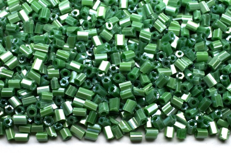 Бисер китайский рубка размер 11/0, цвет 0127 зелёный непрозрачный, блестящий, 450г Бисер китайский рубка размер 11/0, цвет 0127 зелёный непрозрачный, блестящий, 450г