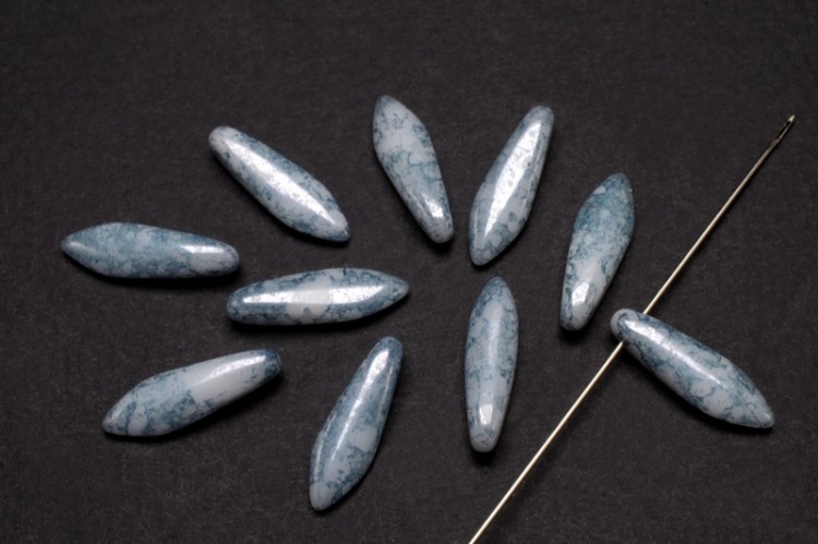 Бусины Dagger beads 16х5мм, отверстие 0,8мм, цвет 03000/15464 белый мел/синий мрамор, 736-098, 10шт Бусины Dagger beads 16х5мм, отверстие 0,8мм, цвет 03000/15464 белый мел/синий мрамор, 736-098, 10шт