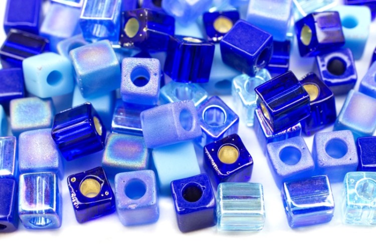Бисер японский Miyuki Cube кубический 4мм #MIX02 оттенки синего, микс Blue tones, 10 грамм Бисер японский Miyuki Cube кубический 4мм #MIX02 оттенки синего, микс Blue tones, 10 грамм