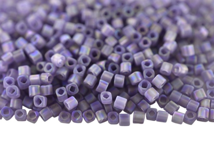 Бисер японский TOHO Cube кубический 1,5мм #0166DF сахарная слива матовый, радужный прозрачный, 5 грамм Бисер японский TOHO Cube кубический 1,5мм #0166DF сахарная слива матовый, радужный прозрачный, 5 грамм