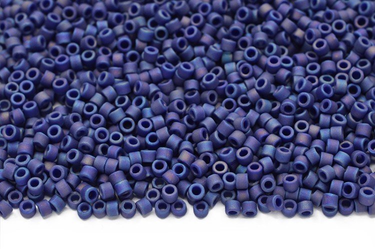 Бисер японский MIYUKI Delica цилиндр 11/0 DB-2319 темно-синий, глазурованный непрозрачный матовый радужный, 5 грамм Бисер японский MIYUKI Delica цилиндр 11/0 DB-2319 темно-синий, глазурованный непрозрачный матовый радужный, 5 грамм