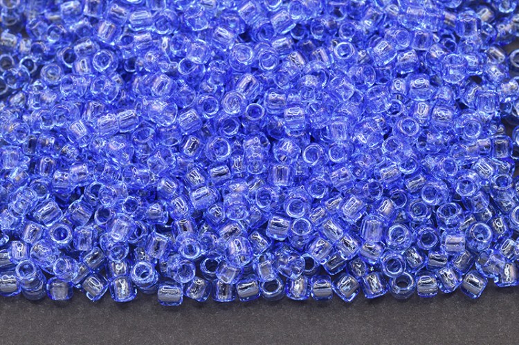 Бисер японский TOHO круглый 8/0 #0013 светлый сапфир, прозрачный, 10 грамм Бисер японский TOHO круглый 8/0 #0013 светлый сапфир, прозрачный, 10 грамм