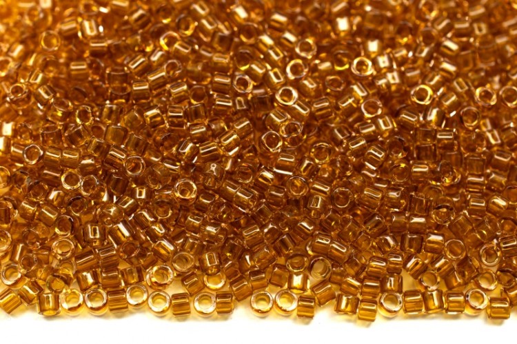 Бисер японский TOHO Treasure цилиндрический 11/0 #2156 мед, прозрачный, 5 грамм Бисер японский TOHO Treasure цилиндрический 11/0 #2156 мед, прозрачный, 5 грамм
