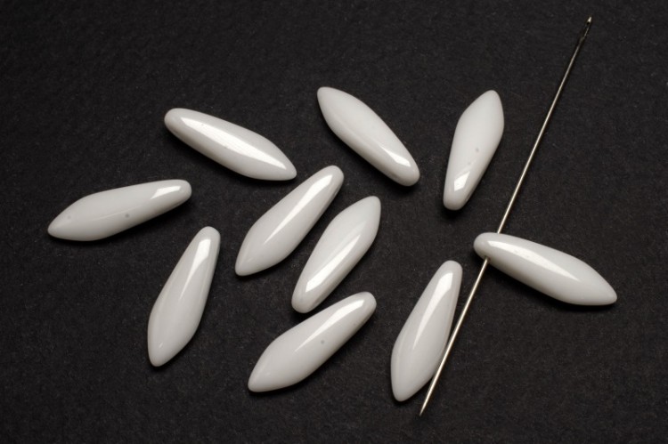 Бусины Dagger beads 16х5мм, отверстие 0,8мм, цвет 03000 белый непрозрачный, 736-095, 10шт Бусины Dagger beads 16х5мм, отверстие 0,8мм, цвет 03000 белый непрозрачный, 736-095, 10шт