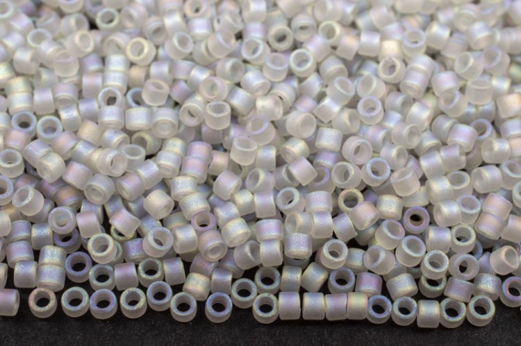 Бисер японский MIYUKI Delica цилиндр 11/0 DB-1286 матовый светло-серый радужный, полупрозрачный 5г Бисер японский MIYUKI Delica цилиндр 11/0 DB-1286 матовый светло-серый радужный, полупрозрачный 5г
