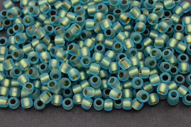 Бисер японский TOHO круглый 6/0 #0995F морская вода матовый радужный, золотая линия внутри, 10 грамм Бисер японский TOHO круглый 6/0 #0995F морская вода матовый радужный, золотая линия внутри, 10 грамм