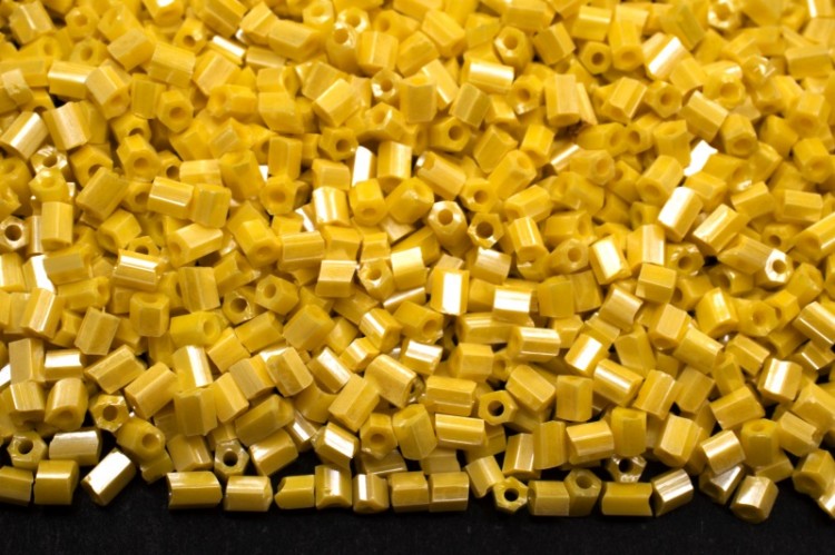 Бисер китайский рубка размер 11/0, цвет 0122 жёлтый непрозрачный, блестящий, 450г Бисер китайский рубка размер 11/0, цвет 0122 жёлтый непрозрачный, блестящий, 450г
