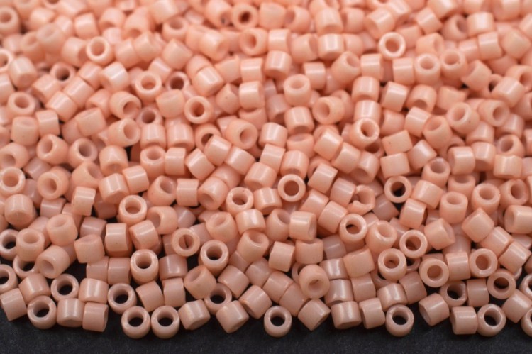 Бисер японский MIYUKI Delica цилиндр 11/0 DB-1493 светлый лосось, непрозрачный, 5 грамм Бисер японский MIYUKI Delica цилиндр 11/0 DB-1493 светлый лосось, непрозрачный, 5 грамм