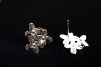Гвоздики основы для серег Цветок 15х14х3мм, отверстие 2мм, цвет серебро, медь, 21-001, 1 пара