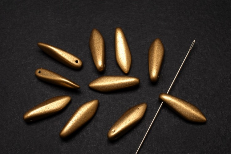 Бусины Dagger beads 16х5мм, отверстие 0,8мм, цвет 01710 светлое золото матовый металлик, 736-093, 10шт Бусины Dagger beads 16х5мм, отверстие 0,8мм, цвет 01710 светлое золото матовый металлик, 736-093, 10шт