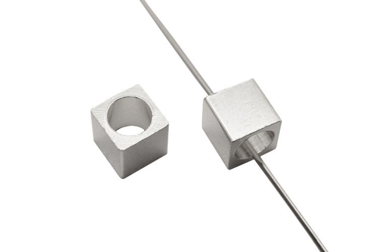 Бусина разделительная спейсер Куб 5х5х5мм, отверстие 4мм, цвет серебро, латунь, 925 серебро, 24-161, 5шт Бусина разделительная спейсер Куб 5х5х5мм, отверстие 4мм, цвет серебро, латунь, 925 серебро, 24-161, 5шт