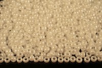 Бисер японский TOHO круглый 6/0 #0122 кремово-белый, глянцевый непрозрачный, 10 грамм