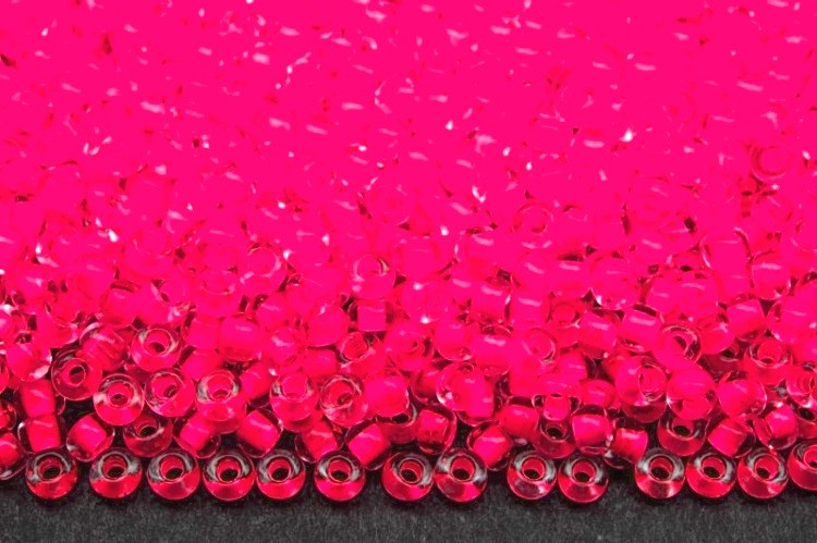 Бисер чешский PRECIOSA круглый 10/0 08777 прозрачный, розовый неон линия внутри, 1 сорт, 50г Бисер чешский PRECIOSA круглый 10/0 08777 прозрачный, розовый неон линия внутри, 1 сорт, 50г