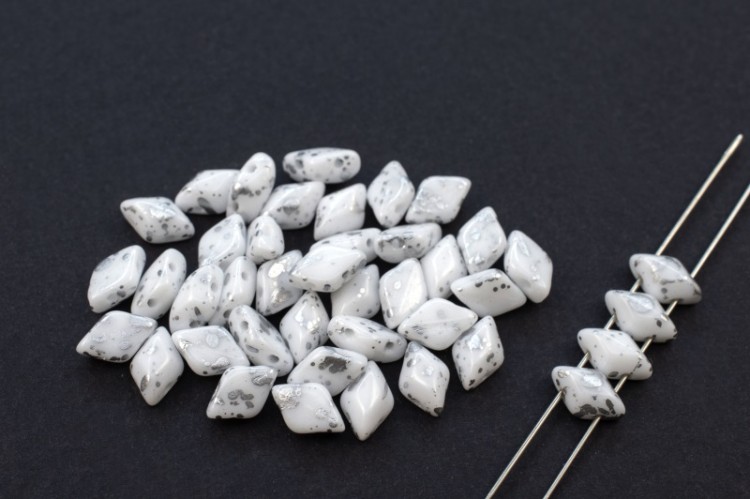 Бусины GemDuo 8х5мм, отверстие 0,8мм, цвет 03000/15481 Silver Splash Chalk, 709-192, 10г (около 64шт) Бусины GemDuo 8х5мм, отверстие 0,8мм, цвет 03000/15481 Silver Splash Chalk, 709-192, 10г (около 64шт)