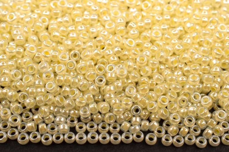 Бисер японский MIYUKI круглый 15/0 #0527 кремовый, цейлон, 10 грамм Бисер японский MIYUKI круглый 15/0 #0527 кремовый, цейлон, 10 грамм