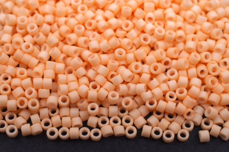 Бисер японский MIYUKI Delica цилиндр 11/0 DB-1512 светлый персик, матовый непрозрачный, 5 грамм Бисер японский MIYUKI Delica цилиндр 11/0 DB-1512 светлый персик, матовый непрозрачный, 5 грамм