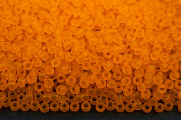 Бисер японский TOHO круглый 15/0 #0010F светлый гиацинт, матовый прозрачный, 10 грамм Бисер японский TOHO круглый 15/0 #0010F светлый гиацинт, матовый прозрачный, 10 грамм