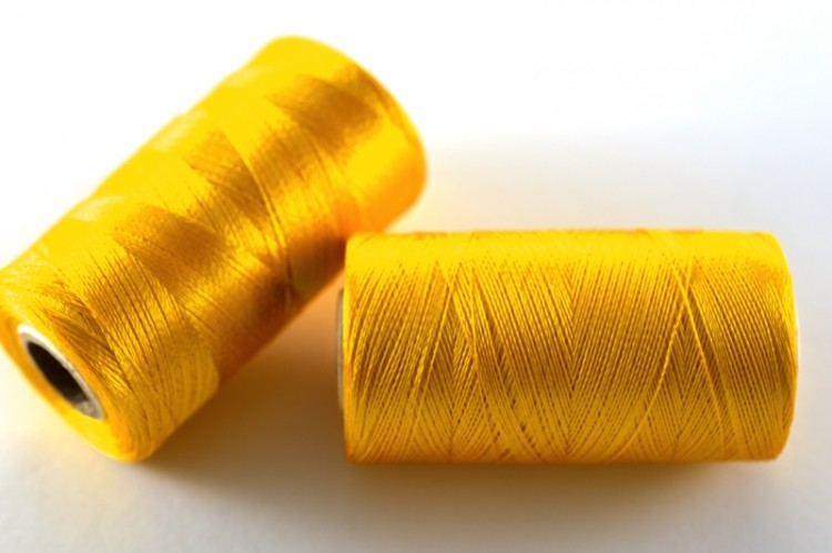 Нитки Doli для кистей и вышивки, цвет 3671 желтый, 100% вискоза, 500м, 1шт Нитки Doli для кистей и вышивки, цвет 3671 желтый, 100% вискоза, 500м, 1шт