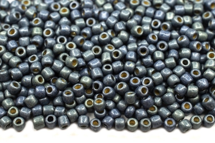 Бисер японский TOHO круглый 11/0 #PF0577F сланец, матовый Permanent Finish гальванизированный, 10 грамм Бисер японский TOHO круглый 11/0 #PF0577F сланец, матовый Permanent Finish гальванизированный, 10 грамм